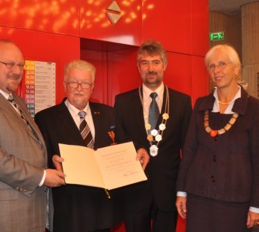 Verdienstorden_an_Guenter_Amann