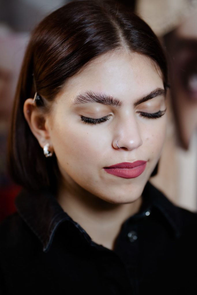 Zusatzgeschäft: Brow-Styling im Salon 16 Zu sehen ist das Ergebnis des Browliftings