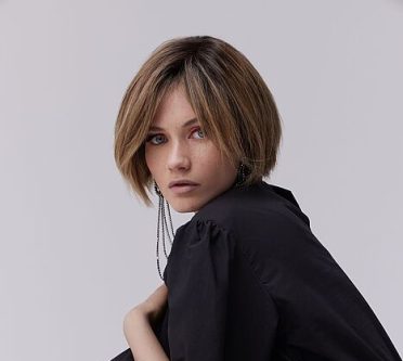 Pantone Farbe 2025: Mocha Mousse überzeugt als Haarfarbe