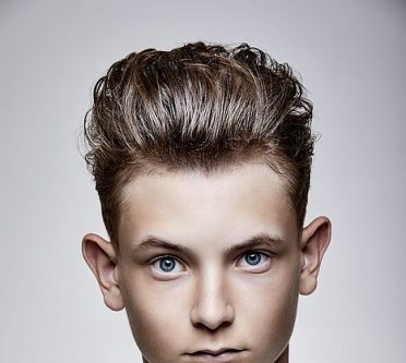 Pantone Farbe 2025: Mocha Mousse überzeugt als Haarfarbe