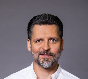 graue Haare Trend men