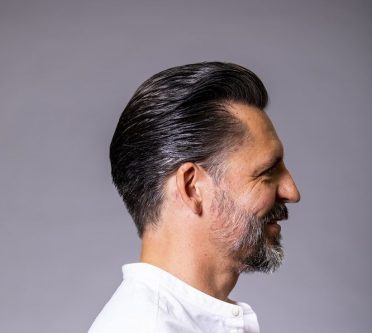 graue Haare Trend men seitlich