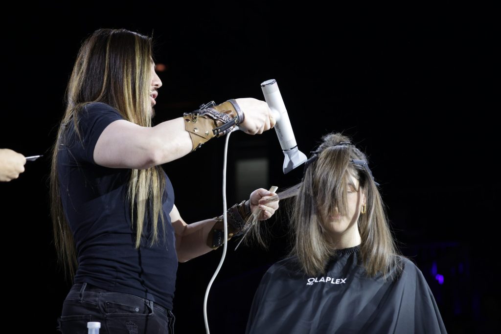 Guy Tang wendet die Air Touch Methode an