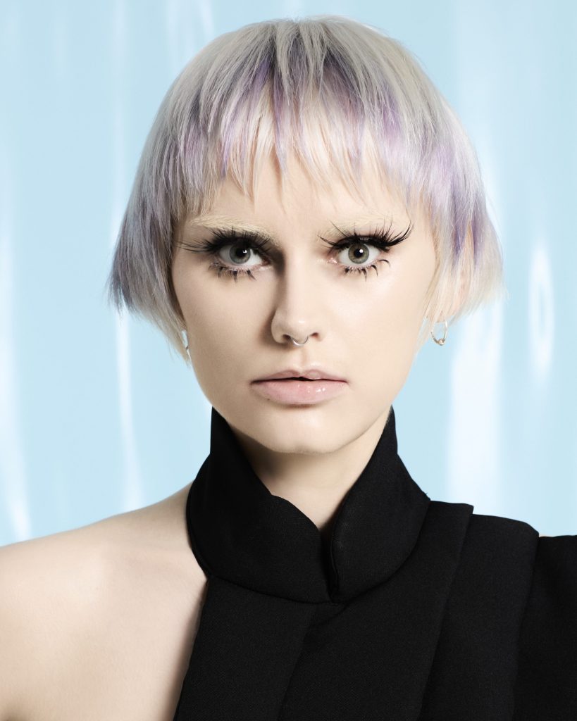 Platinblond mit Akzenten in Amethyst-Violett von Rainbow Room International