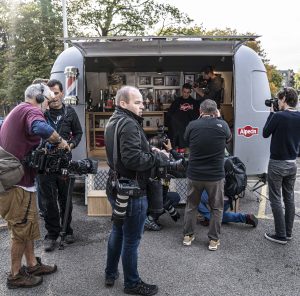 Friseur Nico Wolfram frisiert Radsportler der Tour de France