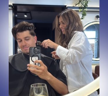 Friseur-Azubi Jacqueline Elmazovska frisiert einen Kunden