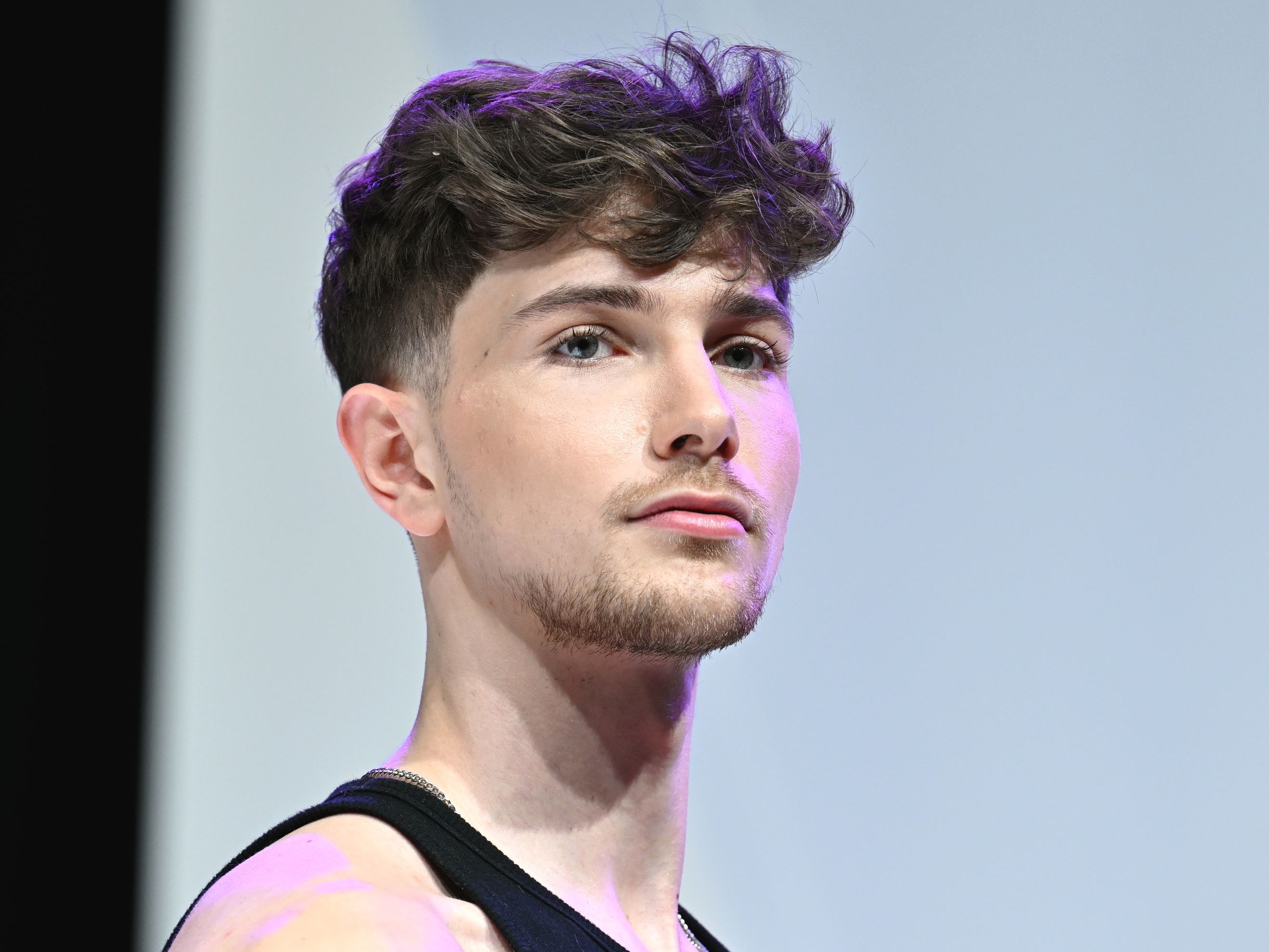 Das Bild zeigt einen Taper Fade, geschnitten von Wahl Professional.