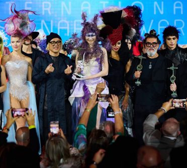 2025_10_26_ALTERNATIVE_HAIR_SHOW_IVA_TEAMS_2572 Die Gewinner der Visionary Awards mit ihren Models und den außergewöhnlichen Haarkreationen