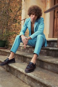 "Gotha" – Frisurentrends von der Côte d’Azur 10 Ein Männer-Lockenlook von der Intercoiffure France