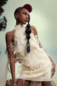 "Gotha" – Frisurentrends von der Côte d’Azur 3 Eine sleek gesteckte Trendfrisur von der Intercoiffure France
