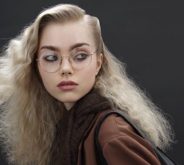 Ein bewegt gestylter, blonder Langhaar-Look