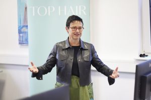 Rebecca Kandler, Chefredakteurin TOP HAIR, begrüßt die Gäste
