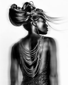 Avantgardistischer Updo aus der Kollektion "Spiritual Sisters" von Anne Veck