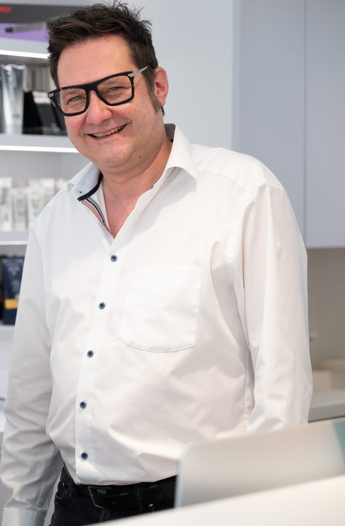 Holger Schier lächelt in die Kamera