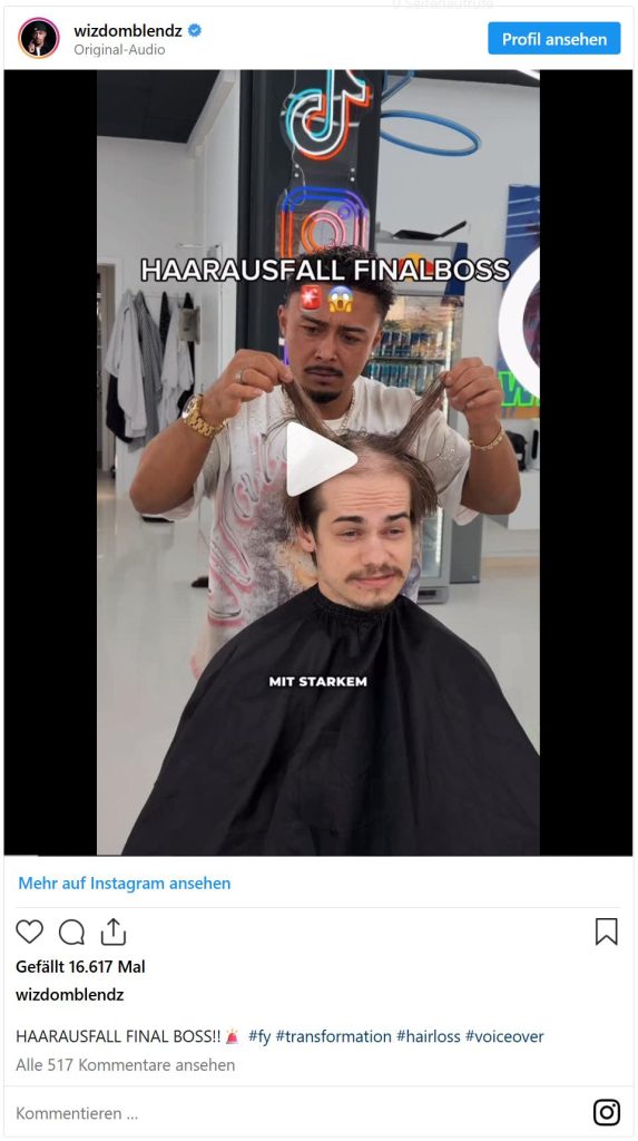 Vorschau auf ein Instagram Reel von wizdomblendz. Zu sehen ist der Friseur, dem dem jungen Mann vor ihm in die lichten Oberkopf-Haare greift. Derr jungen Mann sitzt vor ihm im Friseurstul und leidet unter Haarverlust am Oberkopf.