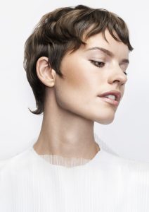 Illume_Mark van Westerop 2 Model mit einer braunen Kurzhaarfrisur