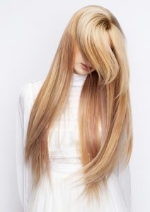 Illume_Mark van Westerop 10 Bild einer blonden Langhaarfrisur