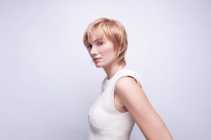 Beyond Blonde - der F/S-Trend vom ZV Friseurhandwerk 1 Bild einer Trendfrisur in Rosenholz-Blond