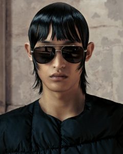 "Dialekt" – die Cut & Colour Collection von Toni&Guy 5 Sleek gestylter Herren-Wet-Look in Schwarz