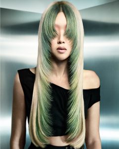 "Dialekt" – die Cut & Colour Collection von Toni&Guy 13 Langhaarschnitt mit fransigen Konturen in Blond und Grün