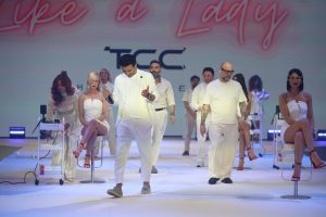 TCC - „Like a Lady“ 1 Menschen auf der Bühne