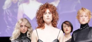 Workshop Stage 2026 28 Vier Models mit trendigen Haarschnitten auf einem Laufsteg