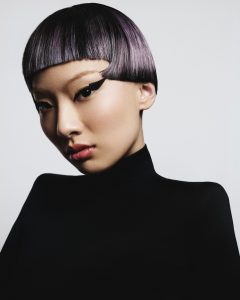 "Dialekt" – die Cut & Colour Collection von Toni&Guy 1 Kurzer, klarer Bob in dunklem Violett.