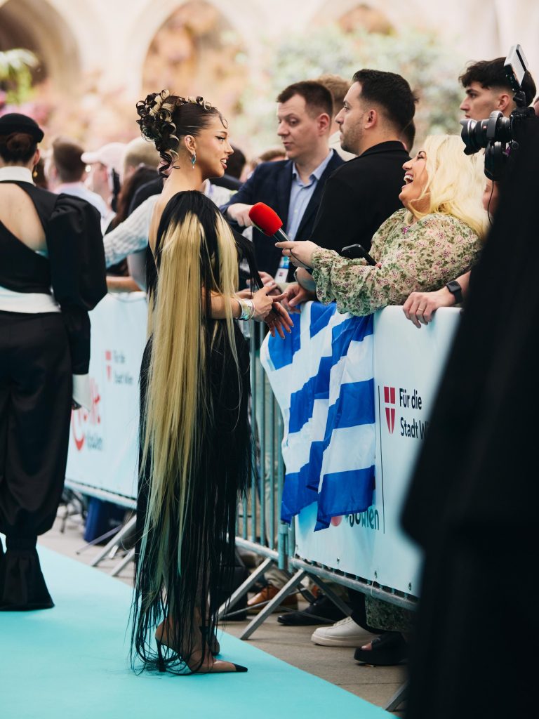 Die Hair-Highlights vom Eurovision Song Contest 33 DARA bei der Opening Ceremony beim Interview