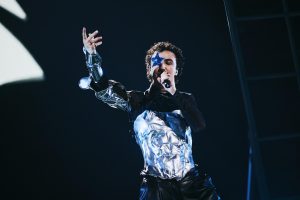 Eurovision Wien 2026 5 Grand-Final-Auftritt: COSMÓ singt ‚Tanzschein‘ für Österreich im Finale des Eurovision Song Contest in der Wiener Stadthalle in Wien (15. Mai 2026)