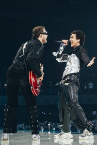 Eurovision Wien 2026 31 Grand-Final-Auftritt: COSMÓ singt ‚Tanzschein‘ für Österreich im Finale des Eurovision Song Contest in der Wiener Stadthalle in Wien (15. Mai 2026)