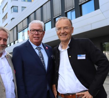 Bild zeigt Vizepräsident Horst Zahn, Präsident Rolph Limbacher und Vizepräsident Frank Dittmar (v.l).
