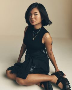 Trend Aveda 12 Schwarzer, bewegt gestylter Longbob mit Seitenscheitel