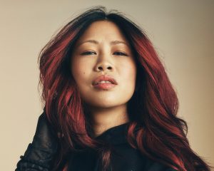 Trend Aveda 3 Langes, dunkles Haar in mit leuchtenden Farbreflexen in Rot