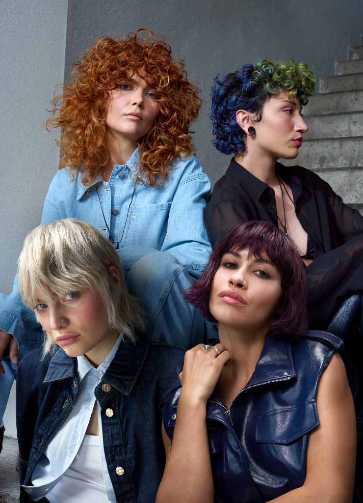 Street Identity: Alcina zeigt die Haartrends 2026/27 9 Vier Models mit unterschiedlichen Trendlooks: blonder Mullet, voluminöser Kupfer-Shag, kurzer Lockenlook in Blau und Grün sowie violetter Bob.