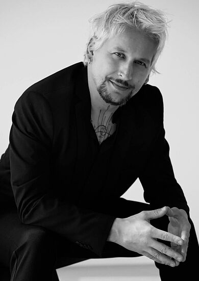 Riccardo Castelletti neu im Vorstand Riccardo Castelletti verstärkt ab sofort das Führungsgremium der Intercoiffure Suisse. Als „Art Director Social Media & Member Relations“ entwickelt er neue Formate für die Aussendarstellung der Vereinigung und ist zudem Anlaufstelle für Neumitglieder.