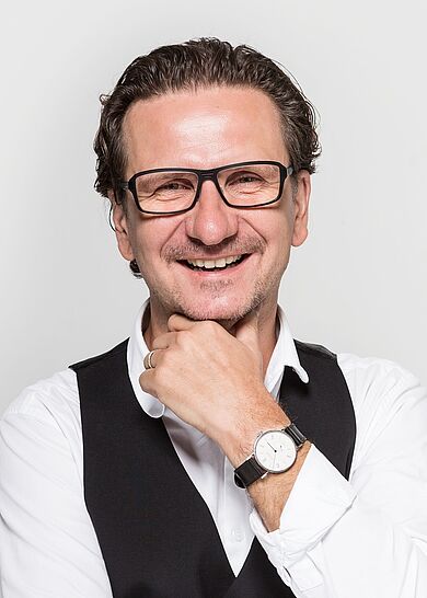 KI in der Friseurbranche - nur Traum oder schon Wirklichkeit? Ein Praxisbericht von Unternehmer Heiko Schneider über Dinge, die heute im Friseurhandwerk mit künstlicher Intelligenz schon gehen und morgen zur Selbstverstädnlichkeit werden.