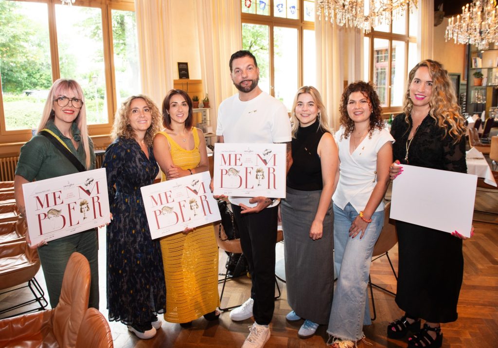 Generalversammlung der Intercoiffure Suisse 2 Generalversammlung der Intercoiffure Suisse Auf ihrer 99. Generalversammlung wählten die Intercoiffeure Gino Chilla zu ihrem Präsidenten, verjüngten ihren Vorstand und begrüssten zahlreiche Neumitglieder.