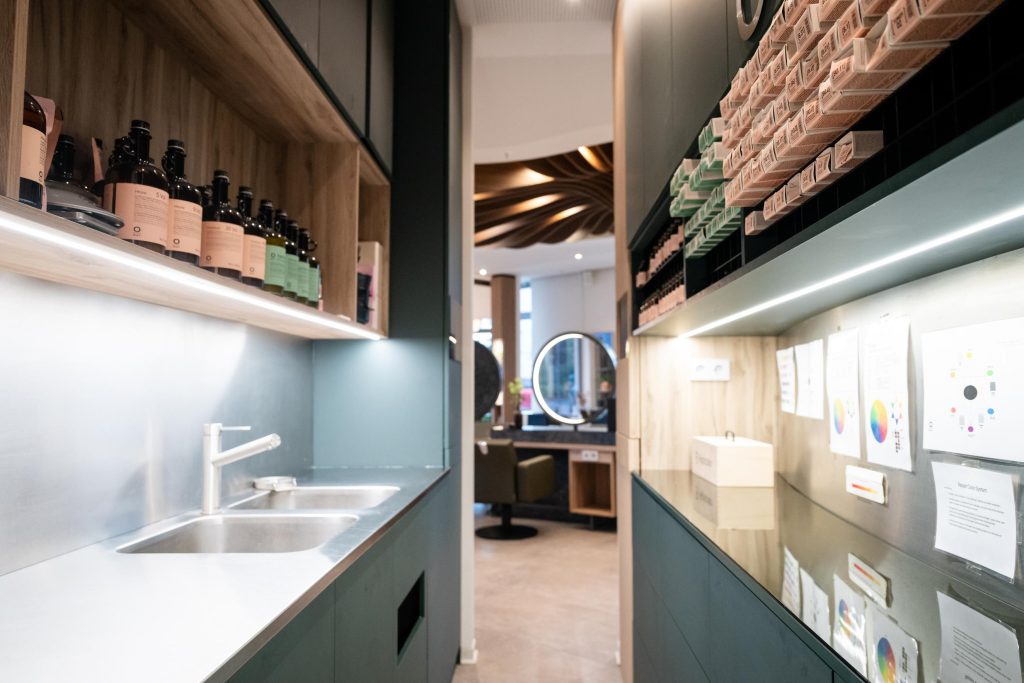 Salondesign: TOP Salon Sieger 2026 Mehlfeld mit Wow-Effekten 5 Blick in die Mixecke eines Friseursalons