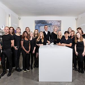 Das Team um Inhaber Gert Bachmayr (Mitte)
