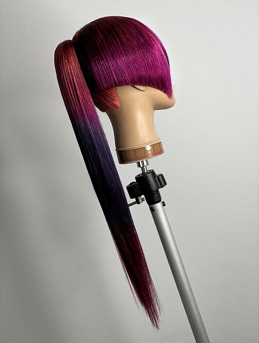 Haarfarbe Viva Magenta interpretiert von Michael Kleinheinz aus dem Salon Haargenau