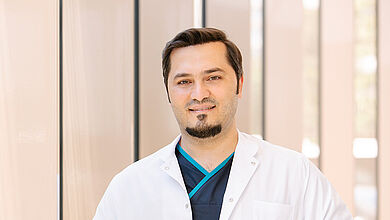Dr. Abdulaziz Balwi ist Spezialist für Haartransplantationen. Seit 2013 führt er als medizinischer Leiter bei Elithair Transplantationen in der Elithair-Klinik in Istanbul durch. Foto: zVg/Elithair