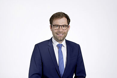 Stefan Eglseder ist Rechtsanwalt bei Ecovis. Schwerpunktmäßig berät und vertritt er Arbeitgeber*innen in allen arbeitsrechtlichen Angelegenheiten.