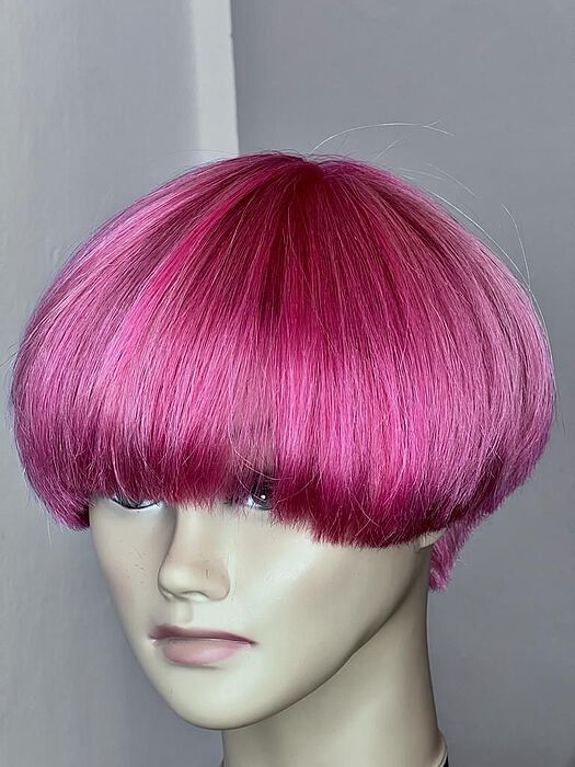 Haarfarbe Viva Magenta interpretiert von Chris Exner aus dem Salon Kluge Junx
